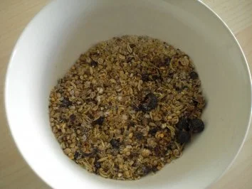 Jakobsmuscheln und Garnelen mariniert, mit Blattspinat und Sekt-Safran-Sauce - Rezept - Bild Nr. 3