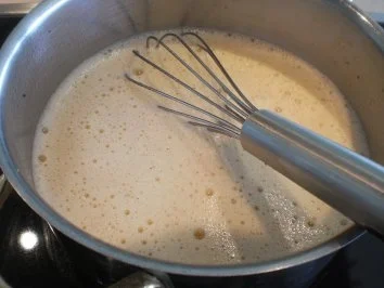 Rindermedallions mit Calvados-Sauce, Karamelläpfeln und Rosenkohlstampf - Rezept - Bild Nr. 3