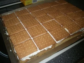 Rezept: Stachelbeer-Butterkeks-Kuchen vom Blech Bild Nr. 4 Stachelbeer-Butterkeks-Kuchen vom Blech - Rezept - Bild Nr. 4