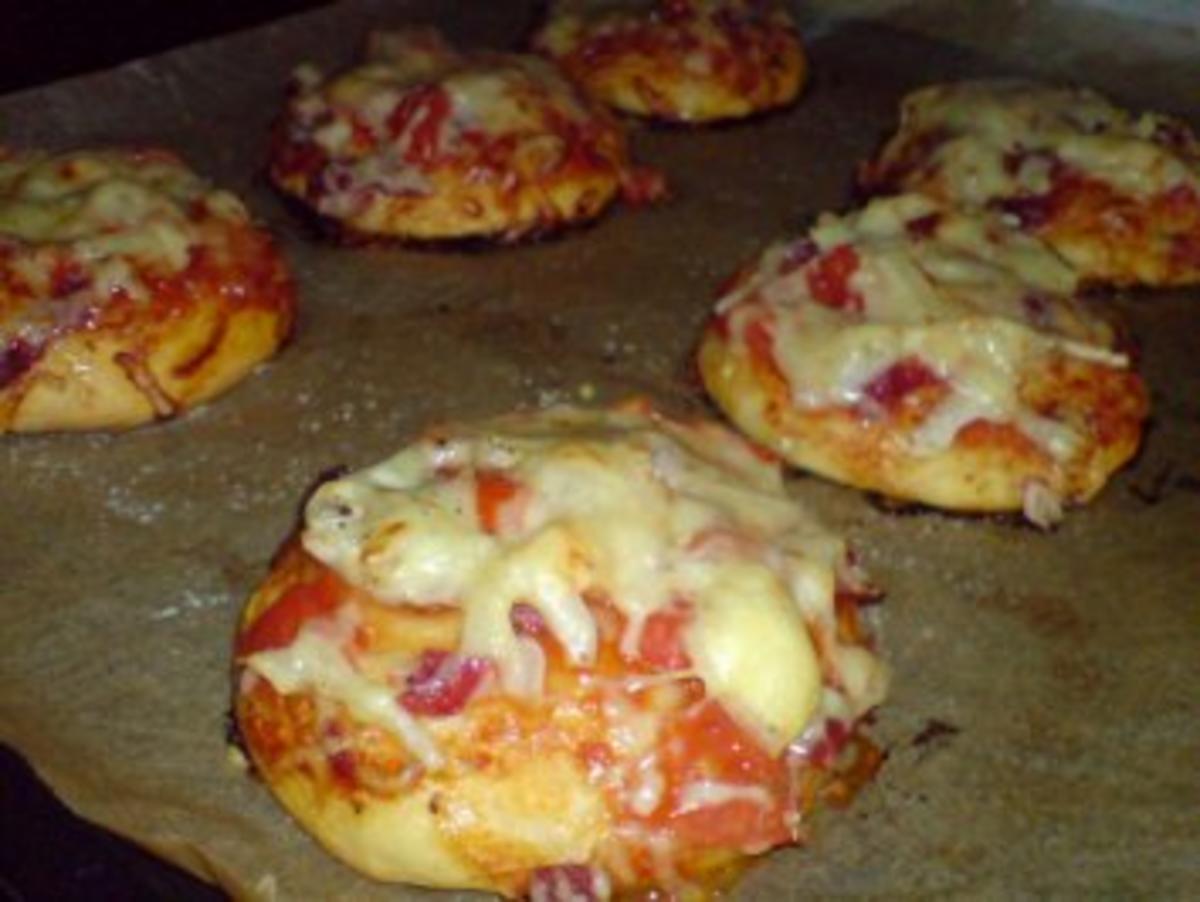 Bilder für Pizzabrötchen Rezept