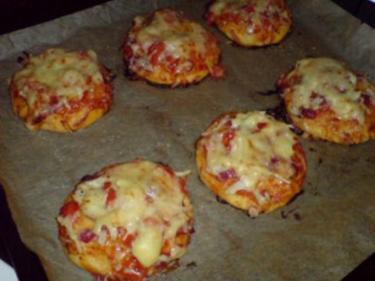 Pizzabrötchen - Rezept mit Bild - kochbar.de
