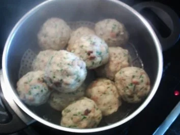 Rezept: Beilagen:Semmelknödel Bild Nr. 7 Beilagen:Semmelknödel - Rezept - Bild Nr. 7