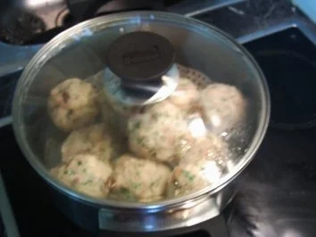 Rezept: Beilagen:Semmelknödel Bild Nr. 8 Beilagen:Semmelknödel - Rezept - Bild Nr. 8