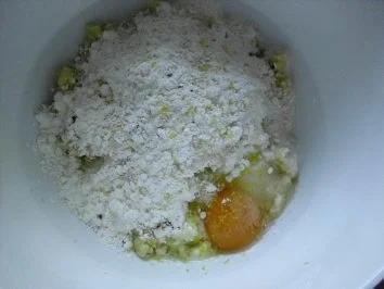 Rezept: Pflaumenknödel auf Pflaumenröster Bild Nr. 2 Pflaumenknödel auf Pflaumenröster - Rezept - Bild Nr. 2