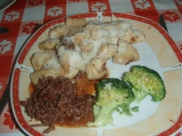 Kürbis - Gnocci mit Rindsgeschnetzeltem und Broccoli - Rezept