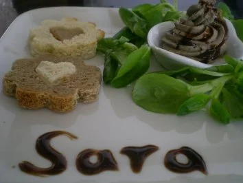 Mousse von der Putenleber trifft sich mit Toastherzen im Feldsalatbett - Rezept - Bild Nr. 9