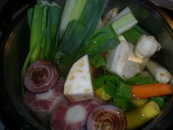 Ochsenschlepp Süppchen Hand in Hand mit Petersilienspiralen - Rezept - Bild Nr. 2