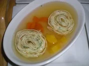 Ochsenschlepp Süppchen Hand in Hand mit Petersilienspiralen - Rezept