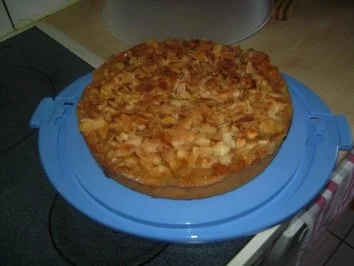 Rezept: Apfel - Kuchen mit Marzipan Bild Nr. 2 Apfel - Kuchen mit Marzipan - Rezept - Bild Nr. 2