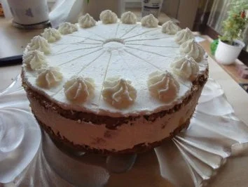 Rezept: Pfirsich-Sahne-Torte Bild Nr. 2 Pfirsich-Sahne-Torte - Rezept - Bild Nr. 2