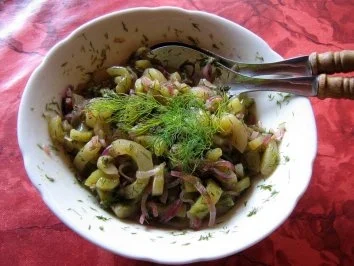 Rezept: lauwarmer Schmorgurkensalat lauwarmer Schmorgurkensalat - Rezept