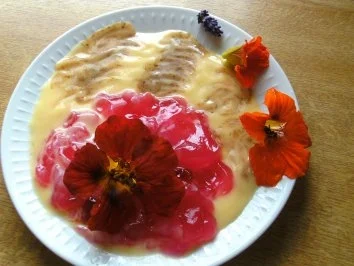"Götterspeise" mit Vaniliesoße - Rezept