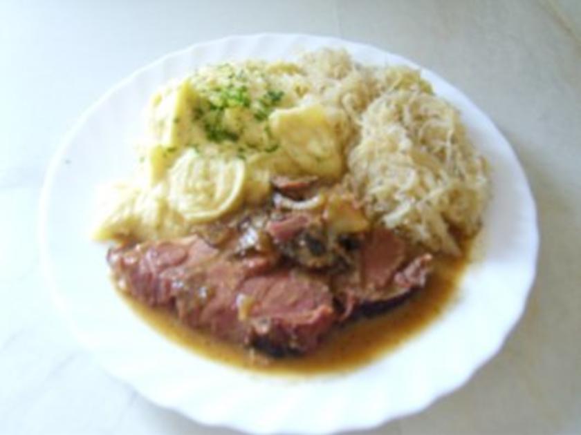 Kasselerbraten aus der Röhre mit Kartoffelpürree und Sauerkraut - Rezept