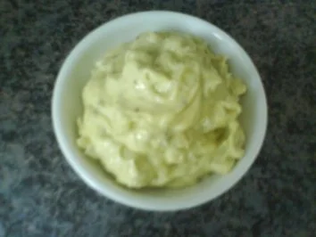 Rezept: Knoblauch-Pfefferbutter Bild Nr. 2 Knoblauch-Pfefferbutter - Rezept - Bild Nr. 2