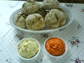 Rezept: Knoblauch-Pfefferbutter Bild Nr. 4 Knoblauch-Pfefferbutter - Rezept - Bild Nr. 4