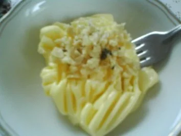 Rezept: Knoblauch-Pfefferbutter Bild Nr. 8 Knoblauch-Pfefferbutter - Rezept - Bild Nr. 8