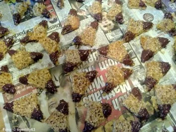 Rezept: Kernige Schoko-Nusseken Kernige Schoko-Nusseken - Rezept