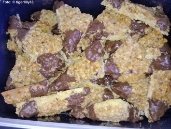 Rezept: Kernige Schoko-Nusseken Bild Nr. 2 Kernige Schoko-Nusseken - Rezept - Bild Nr. 2