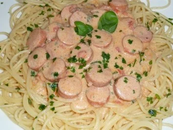 Rezept: Würstchengulasch mit Spaghetti Würstchengulasch mit Spaghetti - Rezept
