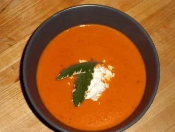 Rezept: Fruchtiges Paprikasüppchen Fruchtiges Paprikasüppchen - Rezept