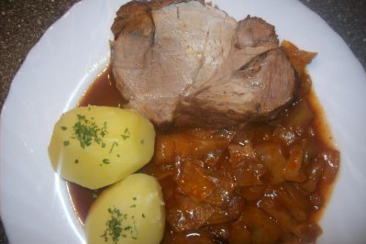 Schweinebraten auf Schmorkohl - Rezept mit Bild - kochbar.de