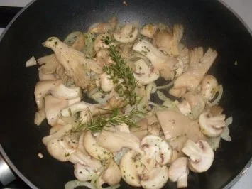 Rezept: Leber-Pilz-Pfanne mit Staudensellerie..... Bild Nr. 7 Leber-Pilz-Pfanne mit Staudensellerie..... - Rezept - Bild Nr. 7