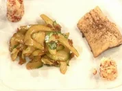 Rezept: Gerรคucherte Forelle mit Meerrettich und japanischem Gurkensalat (Magdalena Brezska) Gerรคucherte Forelle mit Meerrettich und japanischem Gurkensalat (Magdalena Brezska) - Rezept