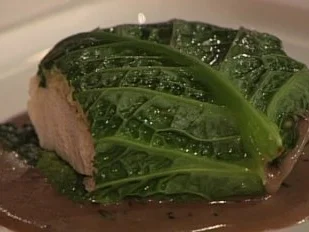 Kapaun im Wirsingmantel mit Bäckerinkartoffeln (Marco Schreyl) - Rezept