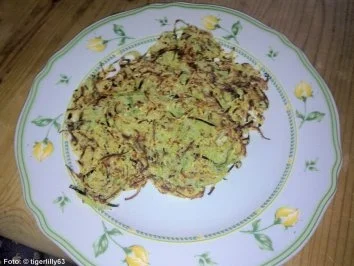 Zucchinipuffer mit Schmand-Dip - Rezept - Bild Nr. 2