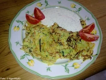 Zucchinipuffer mit Schmand-Dip - Rezept - Bild Nr. 3