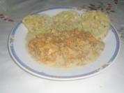 Serviettenknödel mit Eierschwammerlsauce (Pfifferlinge) - Rezept