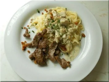 Barbarieentenbrust mit Steinpilzrahmsauce und Nudeln - Rezept