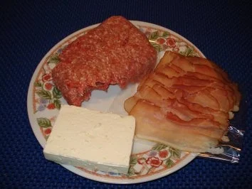 Rezept: Hackmuffins im Speckmantel mit Fetafüllung Hackmuffins im Speckmantel mit Fetafüllung - Rezept