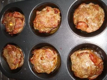 Rezept: Hackmuffins im Speckmantel mit Fetafüllung Bild Nr. 4 Hackmuffins im Speckmantel mit Fetafüllung - Rezept - Bild Nr. 4