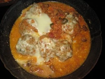 Putenhackbällchen meditherrane Art - Rezept