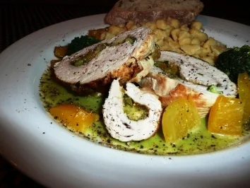 Rezept: Gefülltes Putenschnitzel mit Spätzle Gefülltes Putenschnitzel mit Spätzle - Rezept