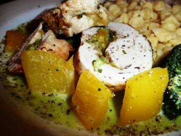 Rezept: Gefülltes Putenschnitzel mit Spätzle Gefülltes Putenschnitzel mit Spätzle - Rezept