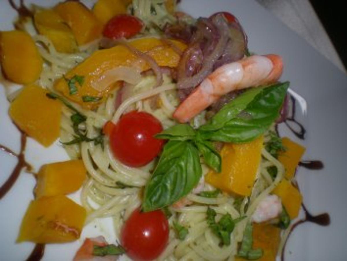 Spaghetti mit Pestosauce, Kürbis und Scampis - Rezept - Bild Nr. 8