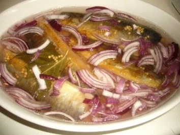 Rezept: Bratheringe mit roten Zwiebeln Bild Nr. 3 Bratheringe mit roten Zwiebeln - Rezept - Bild Nr. 3