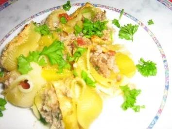 Kürbis - Hack in Muschelnudeln - Rezept