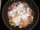 Kaiserschmarn mit Äpfeln, Rosinen und Vanillesoße - Rezept