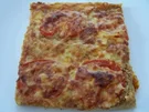 Pizza mit Hackfleisch und Tomaten - Rezept