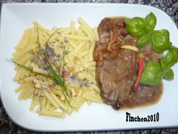 Rezept: Pute in Riesling-Waldpilzsauce an Makkaroni Pute in Riesling-Waldpilzsauce an Makkaroni - Rezept