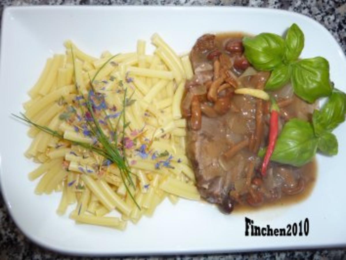 Bilder für Pute in Riesling-Waldpilzsauce an Makkaroni - Rezept