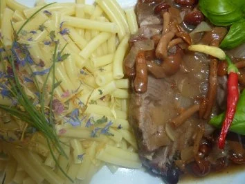 Rezept: Pute in Riesling-Waldpilzsauce an Makkaroni Bild Nr. 2 Pute in Riesling-Waldpilzsauce an Makkaroni - Rezept - Bild Nr. 2