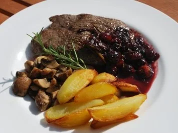Rindersteaks in Heidelbeer-Balsamico-Sauce - Rezept - Bild Nr. 2