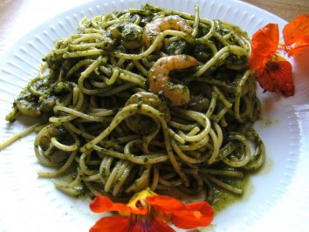 Spaghetti mit Spinat- Knobi-Piniekerne und Garnelen - Rezept - Bild Nr. 6
