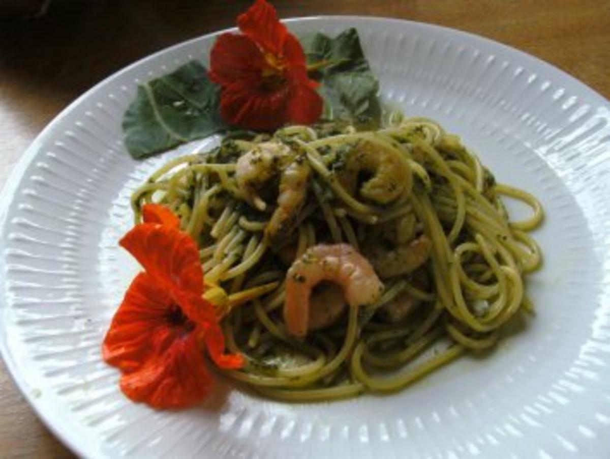 Spaghetti mit Spinat- Knobi-Piniekerne und Garnelen - Rezept - Bild Nr. 7