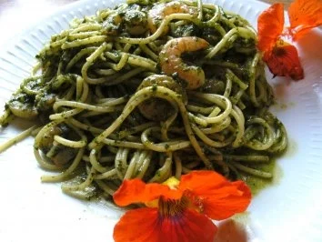 Spaghetti mit Spinat- Knobi-Piniekerne und Garnelen - Rezept - Bild Nr. 2