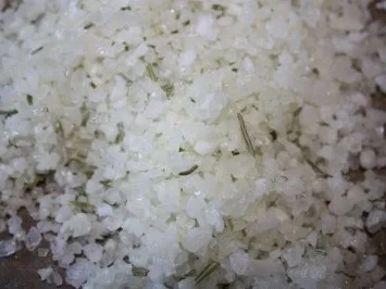 Rezept: Limoncello-Rosmarin-Salz Bild Nr. 5 Limoncello-Rosmarin-Salz - Rezept - Bild Nr. 5